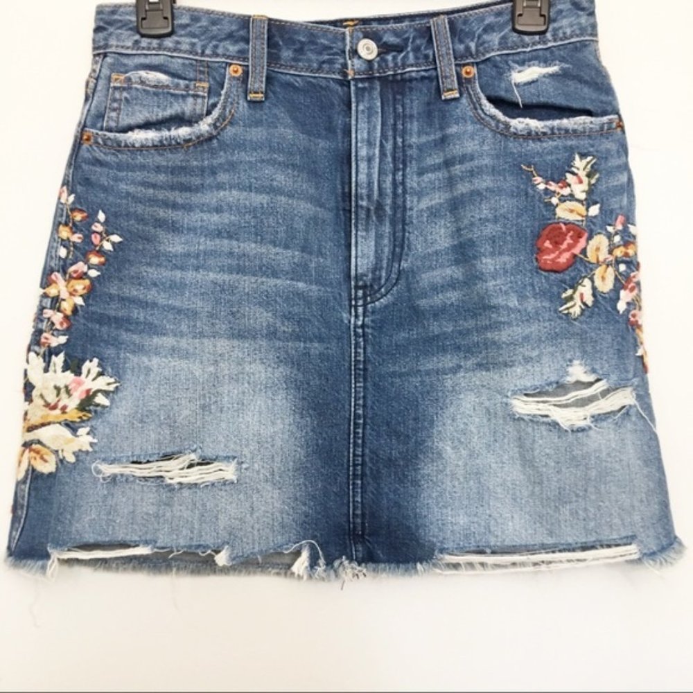 SOLD Abercrombie & Fitch Denim Embroidered Skirt Size 28